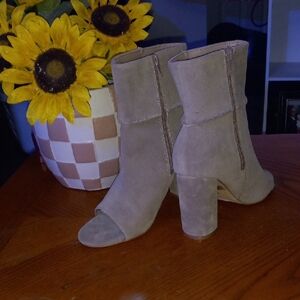 Elegant Tan Women's Ankle Boots